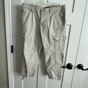 Ladies, Eddie Bauer, size 8 capris. Summer vacation, spring break, cruise ready